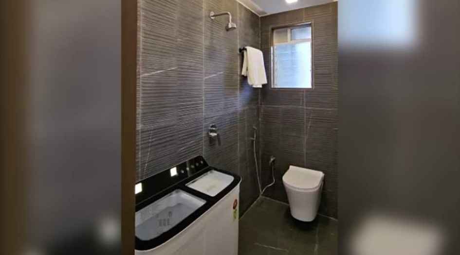 Green-Square-Gallery-Common-Toilet